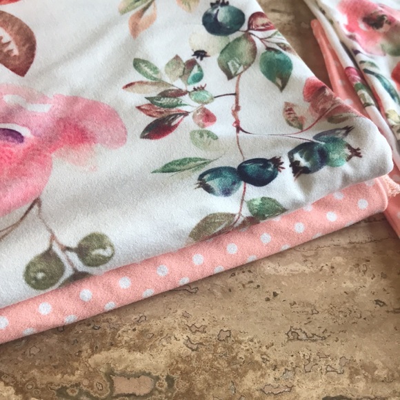 First Landings Swaddles and Matching Head Bands Set - Picture 5 of 12